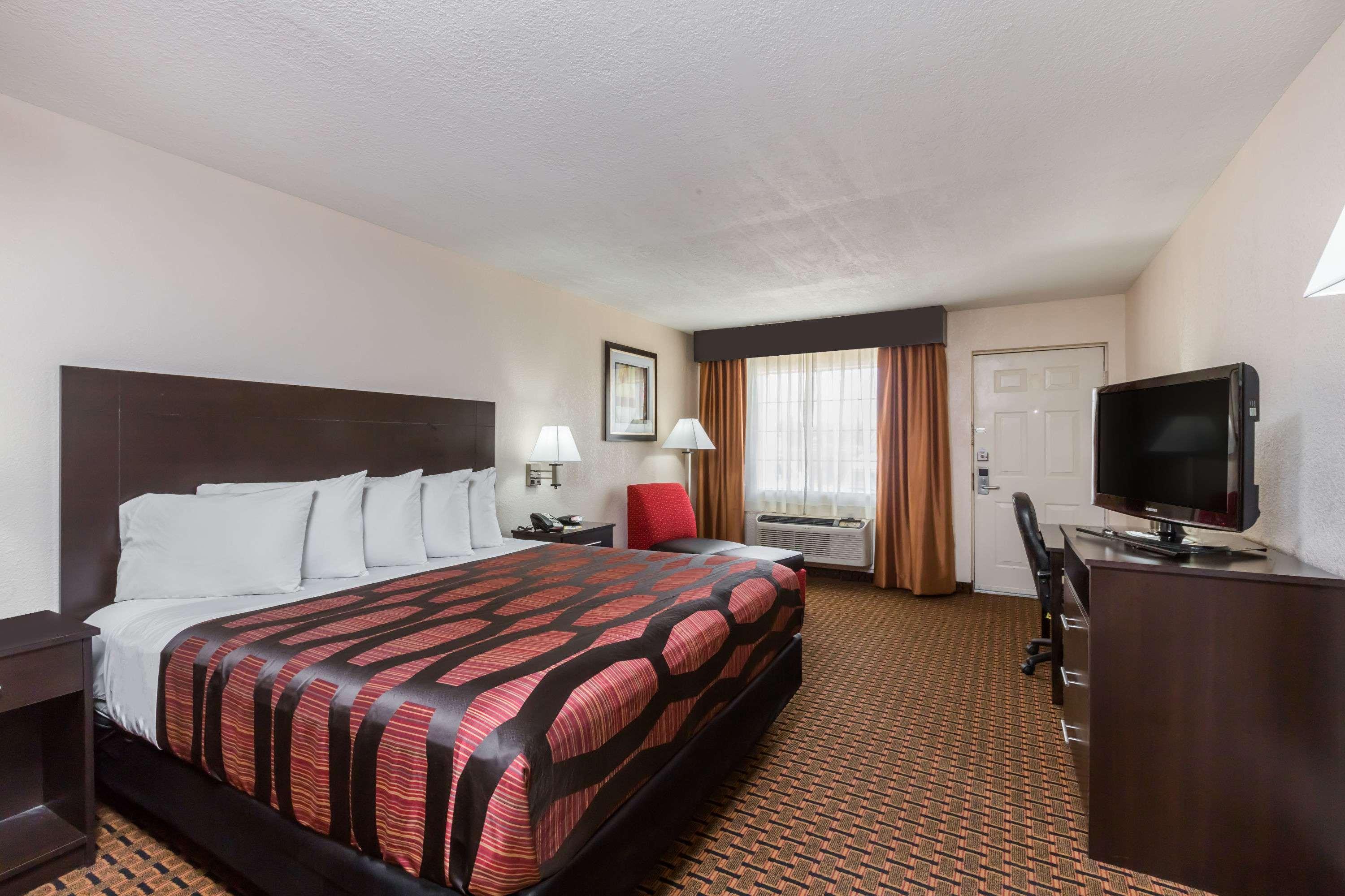 Days Inn By Wyndham Pearl/Jackson Airport Exterior photo